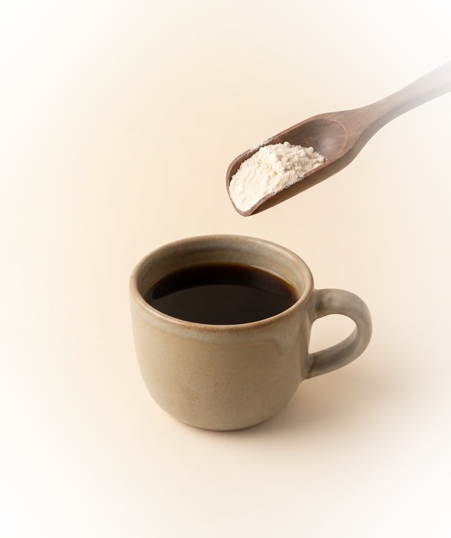 Schepje OriginalFiber boven een kop koffie